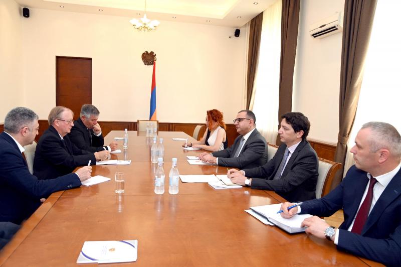 Тигран Хачатрян встретился с представителями  Азиатского Банка Развития
