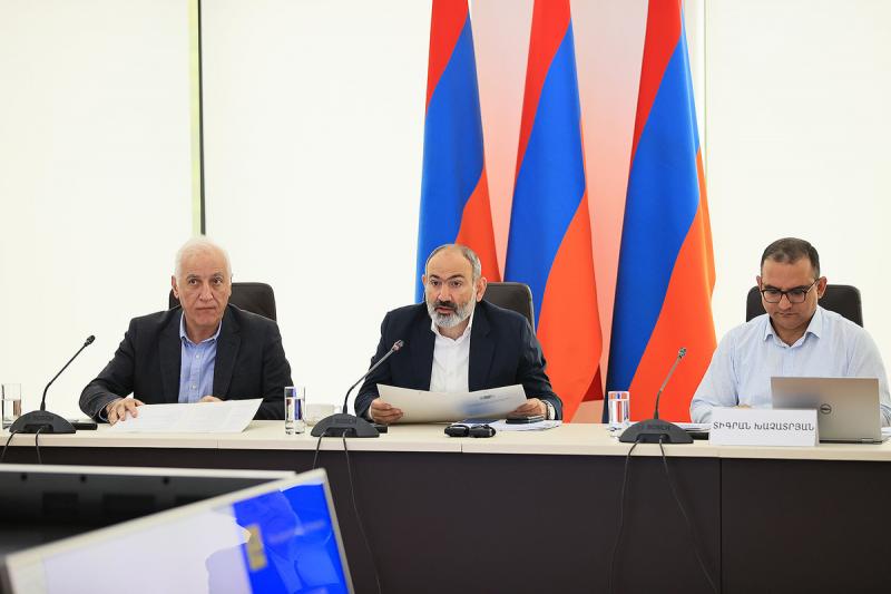 Minister of Finance Tigran Khachatryan attended work of session of Economic Policy Council attached to RA Prime Minister