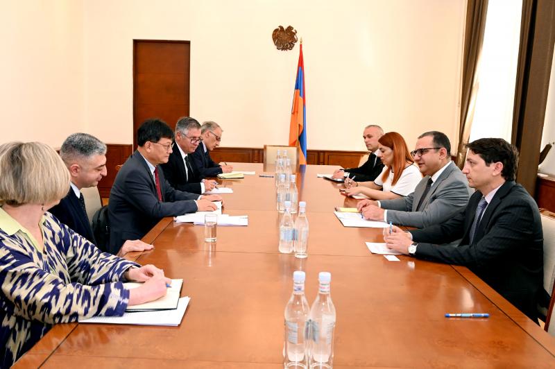 Tigran Khachatryan discussed Armenia-ADB cooperation with Vice President of Asian Development Bank