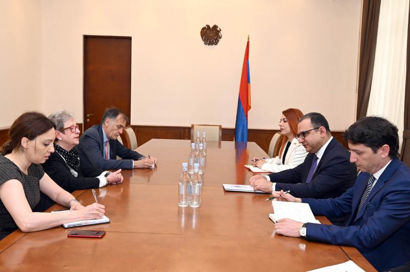 Министр финансов Армении провел рабочую встречу с Андреа Викторин